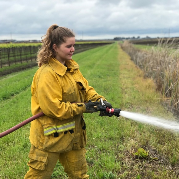 Meet your Posher, Taylor - Picture 4 of 5